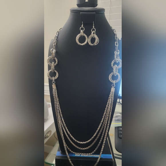 Jewelry - Elegant Silver Tone Chain Necklace and Earring Set